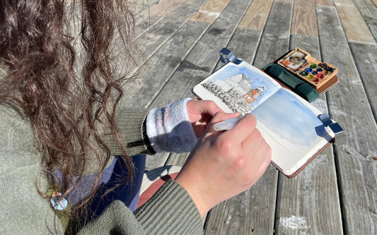 What Is a Water Brush? A Beginner's Guide to Painting Outside Without a Water Cup